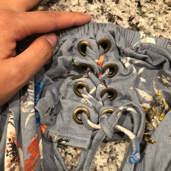 Off the Shoulder Floral Top - Picture 4 of 4